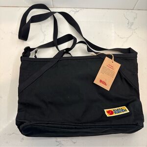 NWT Fjallraven Vardag Crossbody Black Shoulder Bag black purse